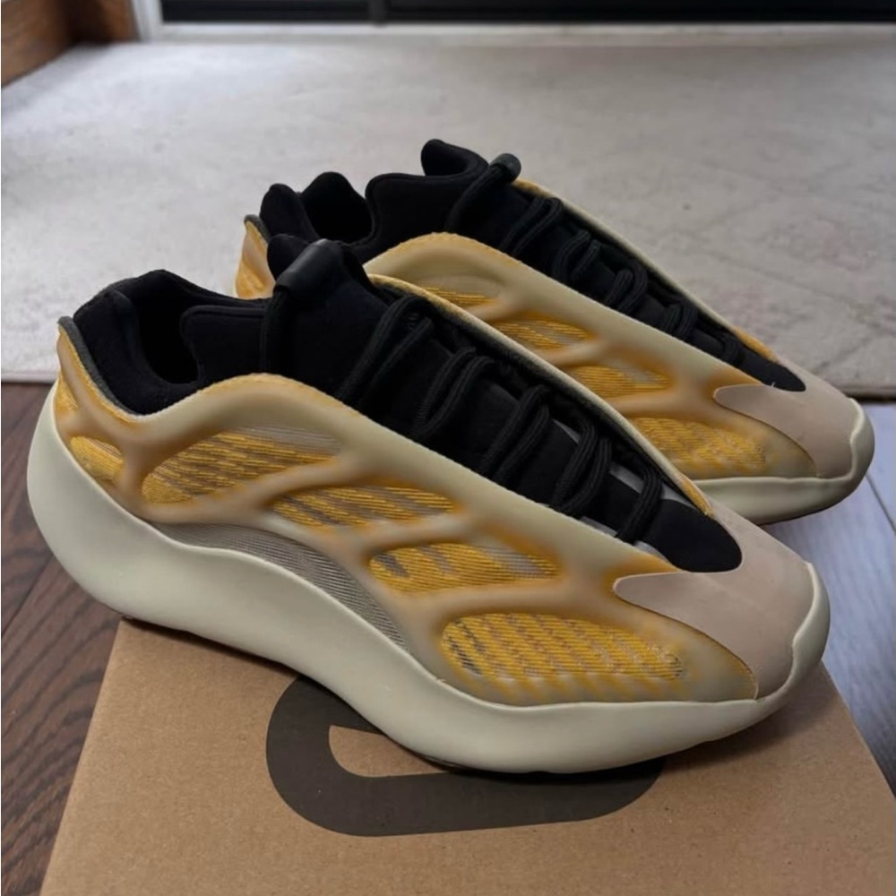 Yeezy 700’s Men’s